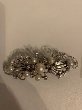 Elegant Silver and Pearl Hair Clip